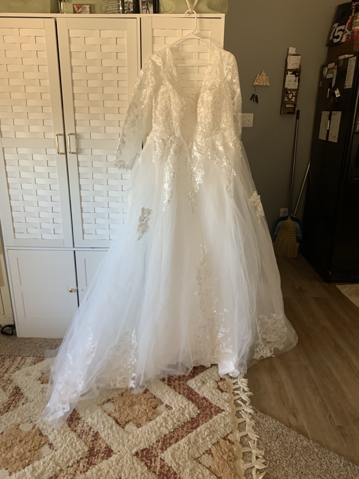 White Lace Scoop Neck Long Sleeve Tulle Ball Gown Wedding Dress Size 14