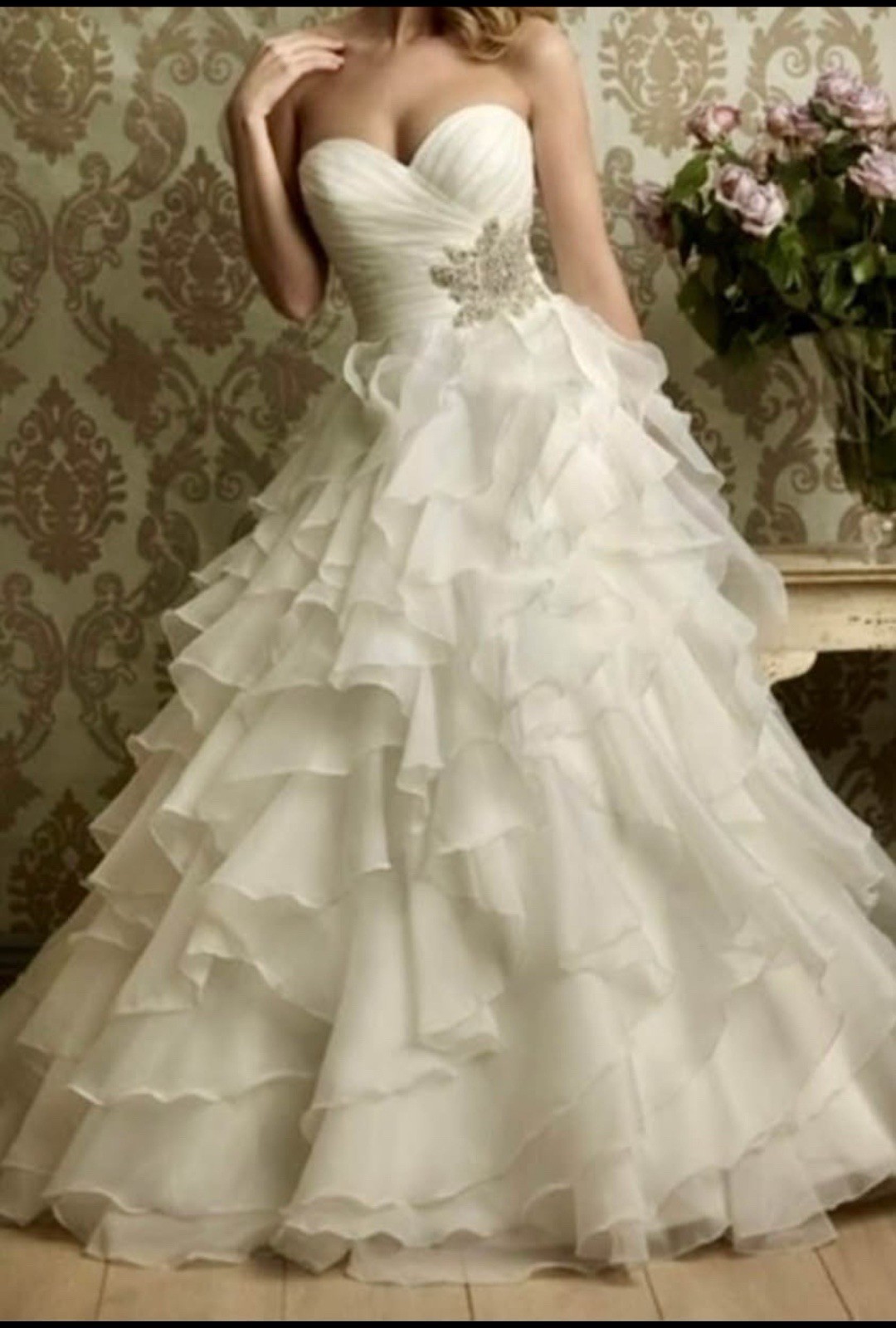 Wedding Dress Strapless Ruffled Size 2. Alterable.