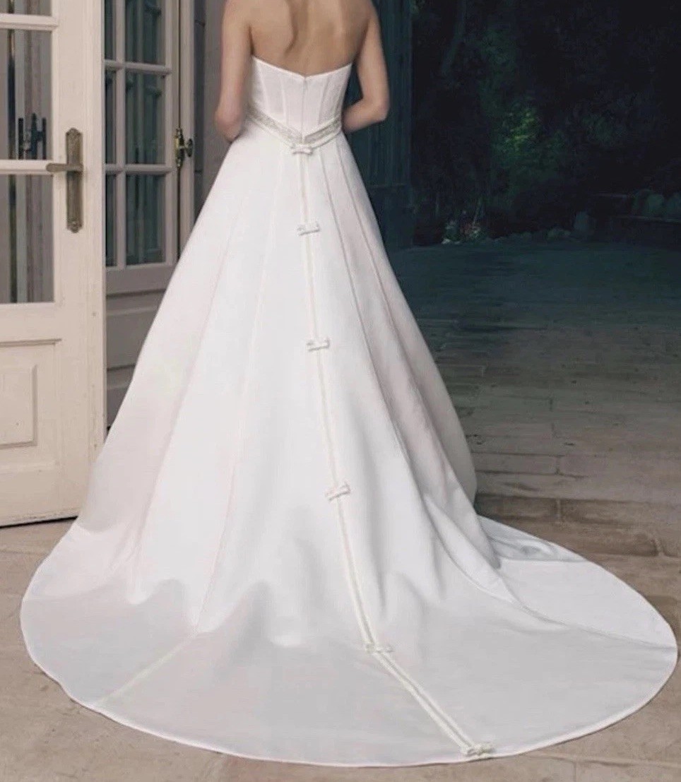 Elegant fairytale romantic A-Line train Strapless Satin bridal gown Beading