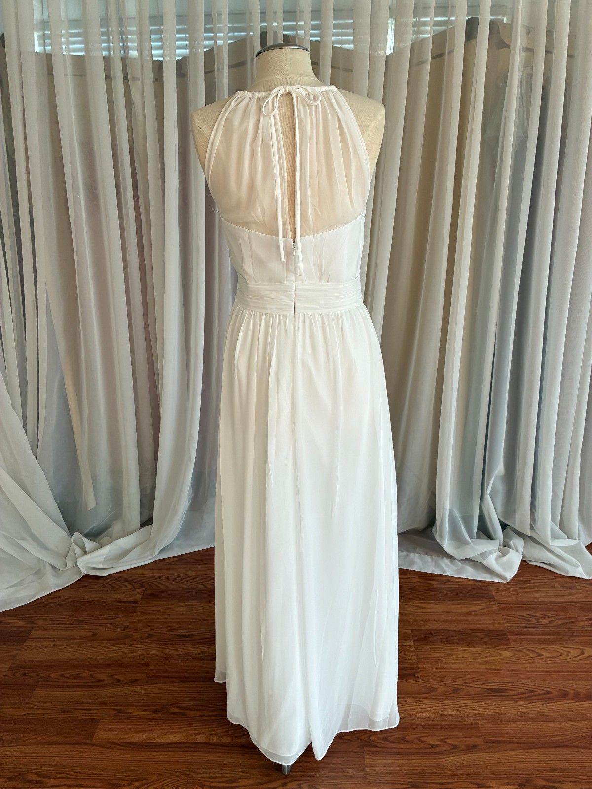 wedding dress simple, chiffon material, fully lined excellent tailored