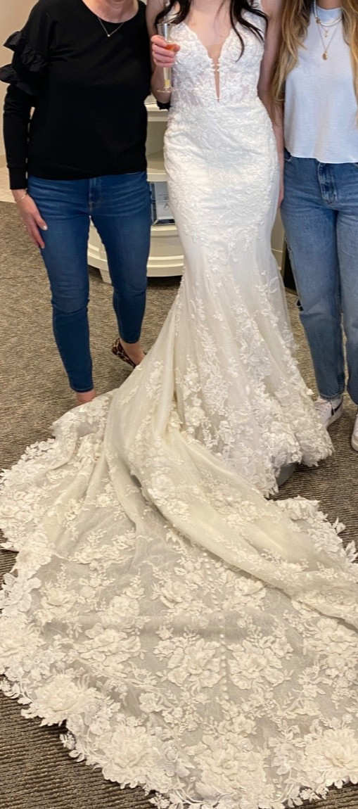 Martina Liana Ivory Lace Wedding Dress 1305 Sz 8 New Never Worn RV $3300