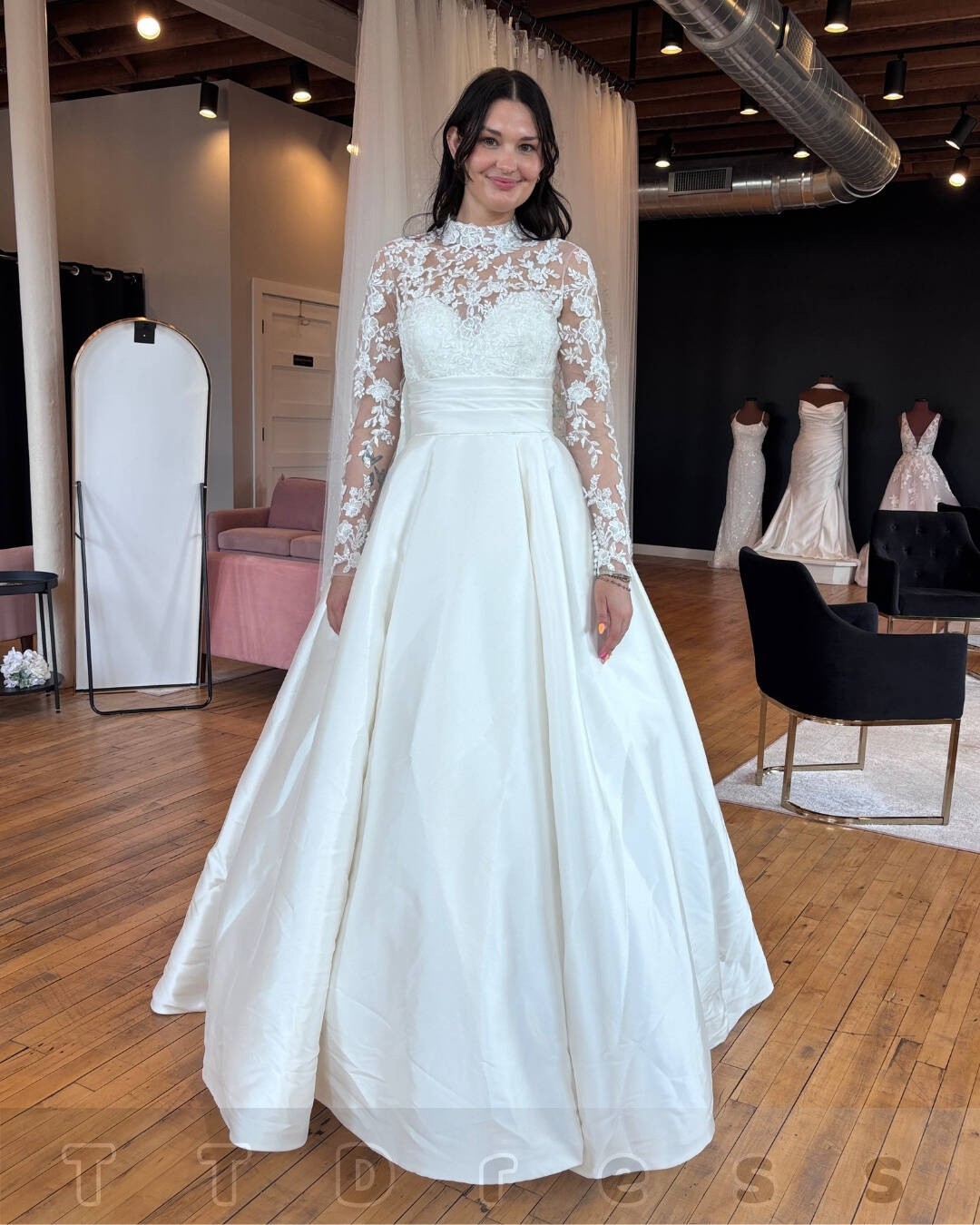 High Neck Long Sleeve Wedding Dresses Lace Appliques Satin A Line Bridal Gowns