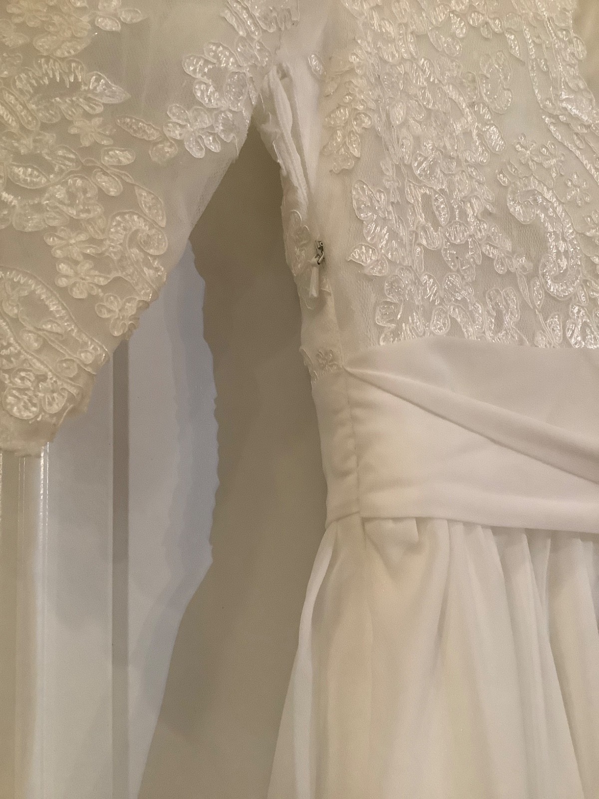 Size 12 White Lace Chiffon New Full-Length Wedding Dress