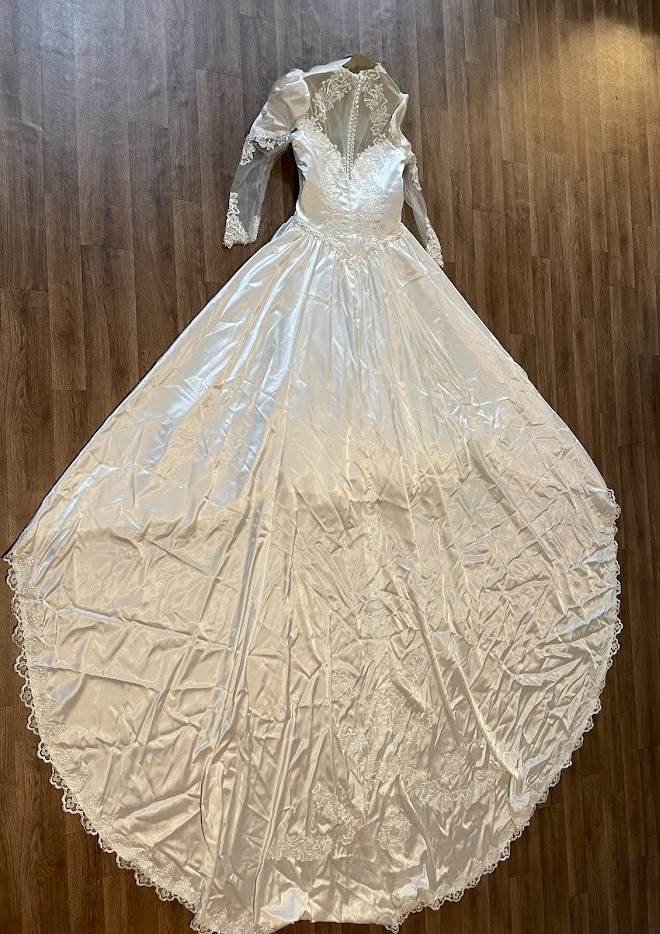Vtg Victorian Wedding Dress WHITE BEADS BUTTONS Long Train Princess Regency
