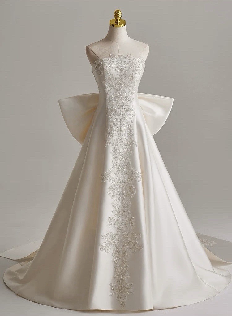 NWOT Ivory Strapless Embroidered A-Line Wedding Dress with Bow Back Full-Length