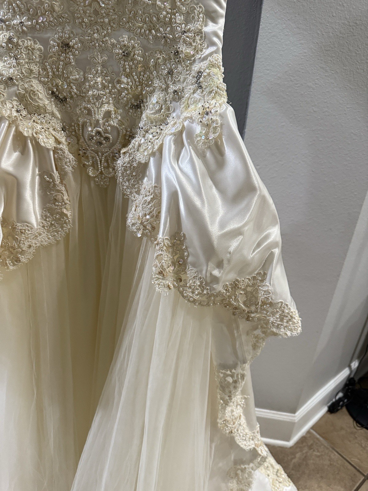 Vintage Venus light champagne Off-the-Shoulder Lace Appliqué wedding dress Dress