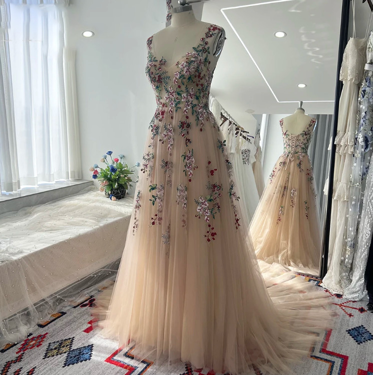 Colored Embroidery Floral Wedding Dresses Soft Tulle Champagne Bridal Gowns