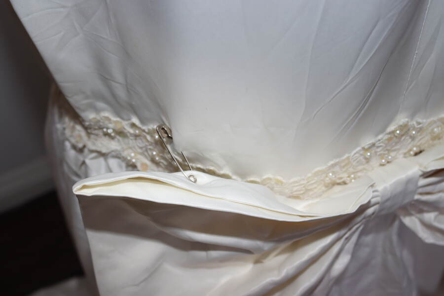 Vintage Ivory Puff Sleeve Pearl /Sequin Beaded Wedding Dress S/M