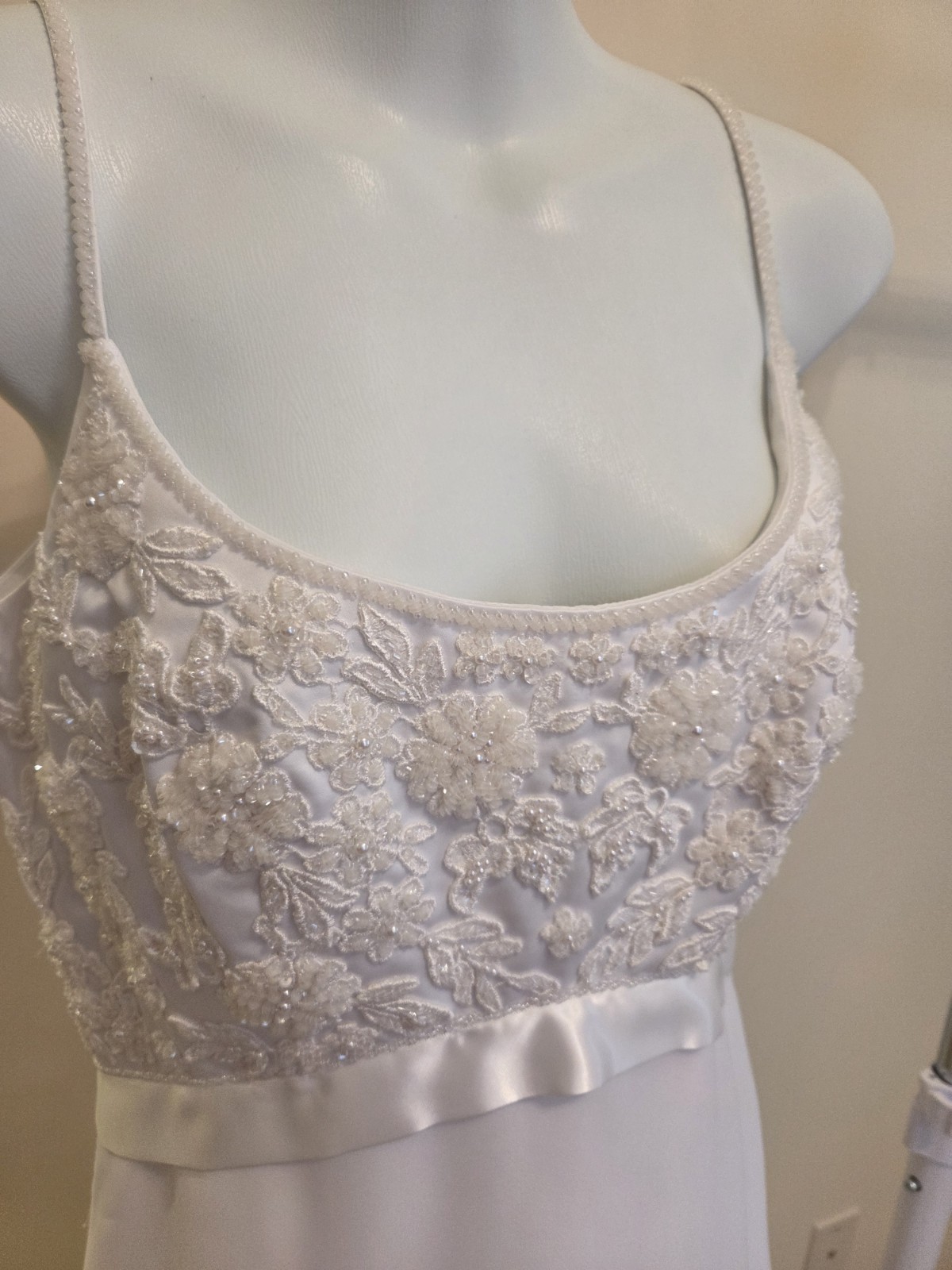White Classic A-Line Wedding Dress Sz 10 Scoop Neck Beaded Chiffon Train