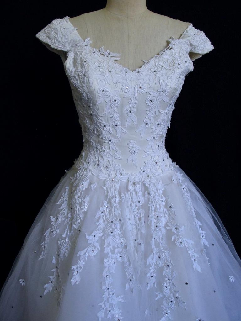 Vintage Snowball Tulle Princess Wedding Dress XXS 0 The Diamond Collection White