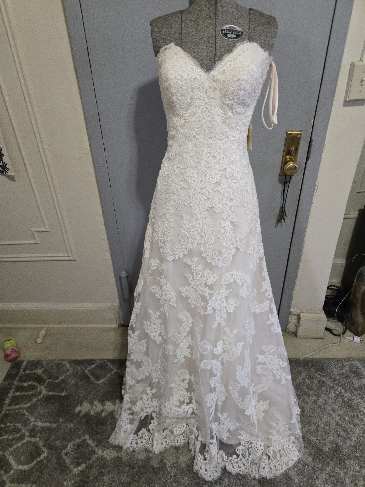 Allure Bridals 9409 Ivory Lace Sweetheart Neckline A-Line Wedding Dress Size 12