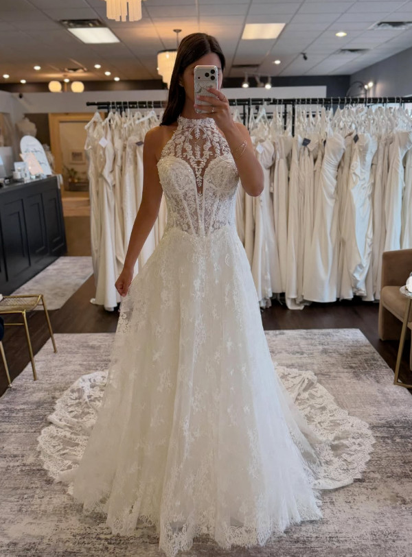 Choker Neck Wedding Dresses White Ivory Lace Dreamy Tulle Sleeveless Bridal Gown