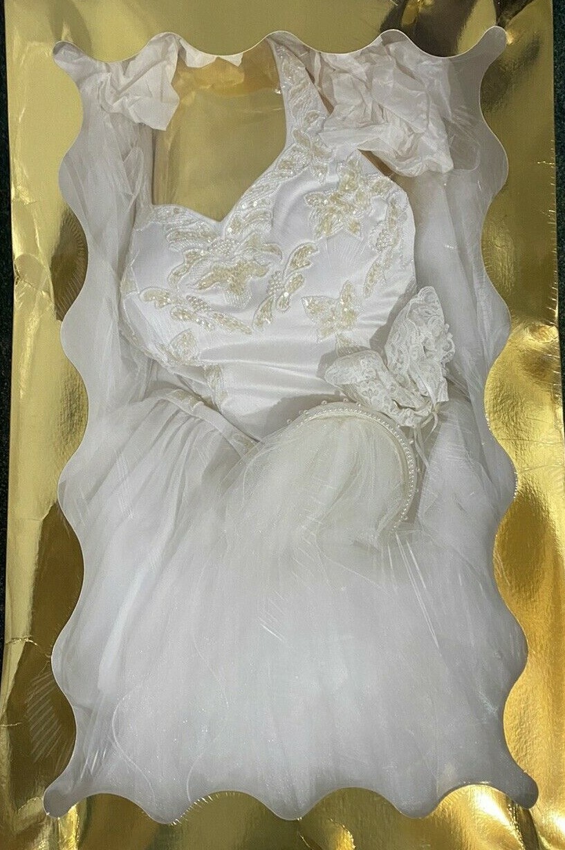 Pretty WHITE Venus Wedding Gown/Dress SZ 10W? with scarf, and veil EUC