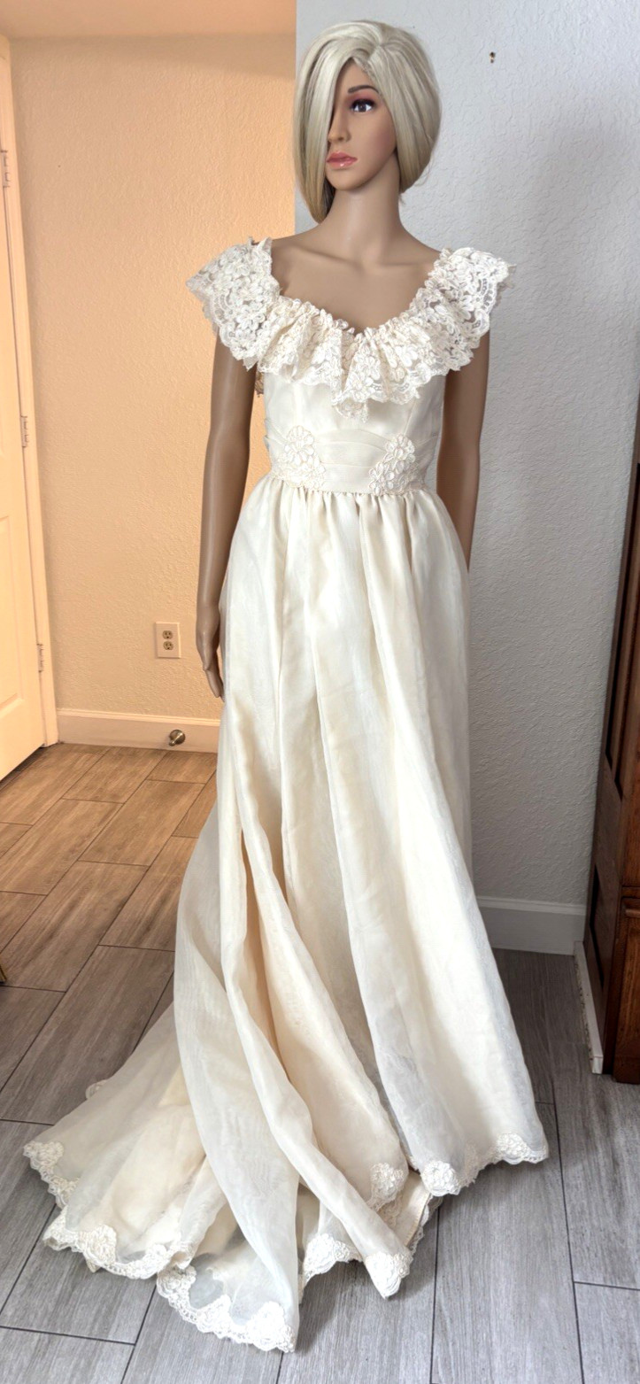 VTG 60s OffShoulder Ivory Wedding Gown Dress Lace Ruffle Romantic Fairytale XS/S