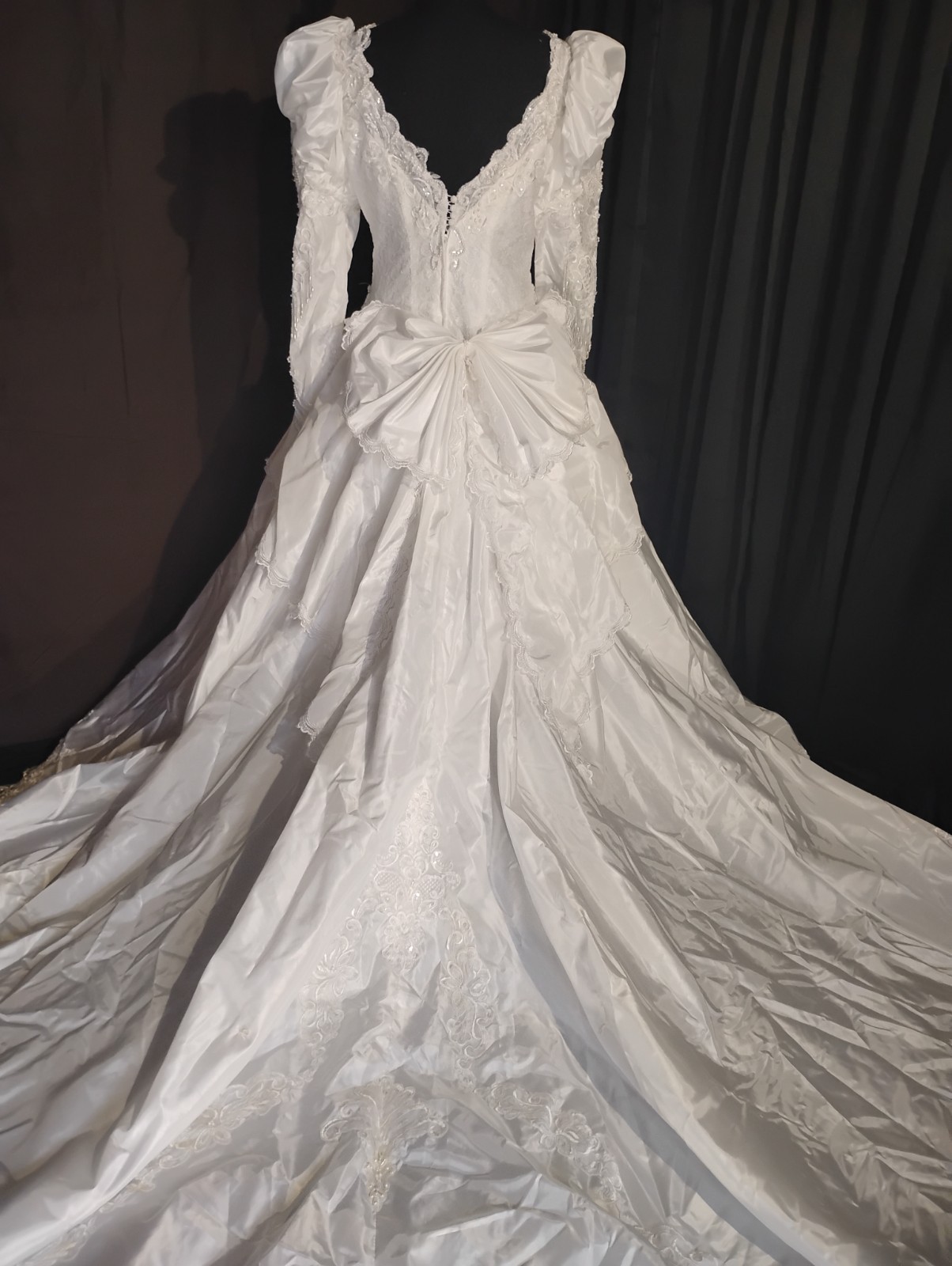 Jasmine White Taffeta Wedding Gown Sz M Puff Sleeve Train Elegant Back