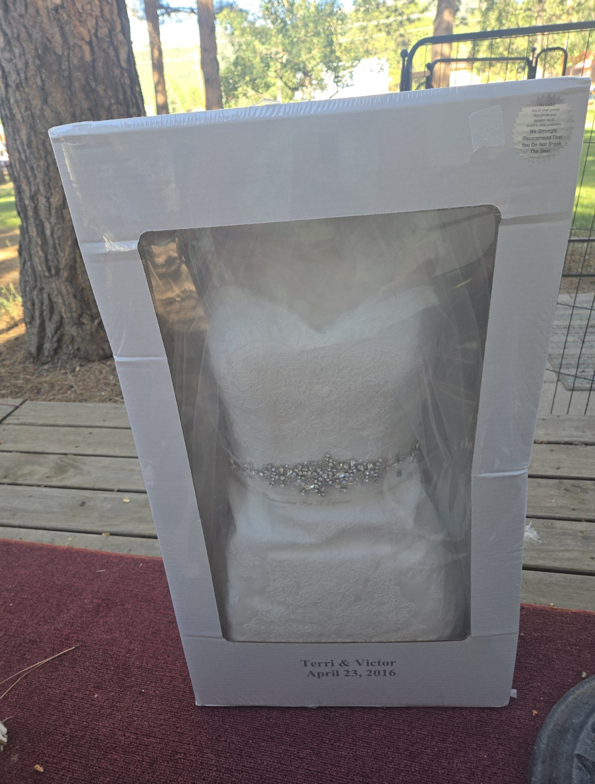 David’s Bridal White Lace Sweetheart Sleeveless Wedding Dress with Beading