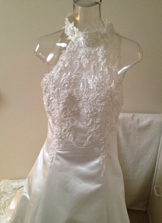 Demetrios Sleeveless Halter Neck Embellished Ivory Wedding Gown Size 8 ~NWT~