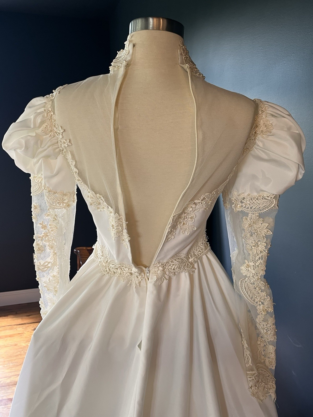 Vintage 80s White/Off White Wedding Dress, Petticoat and Veil