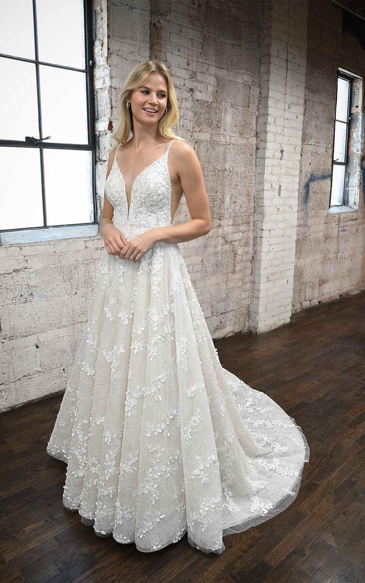 New Ivory Martina Liana Wedding Dress Ball Gown Size 10 3D Floral 1325