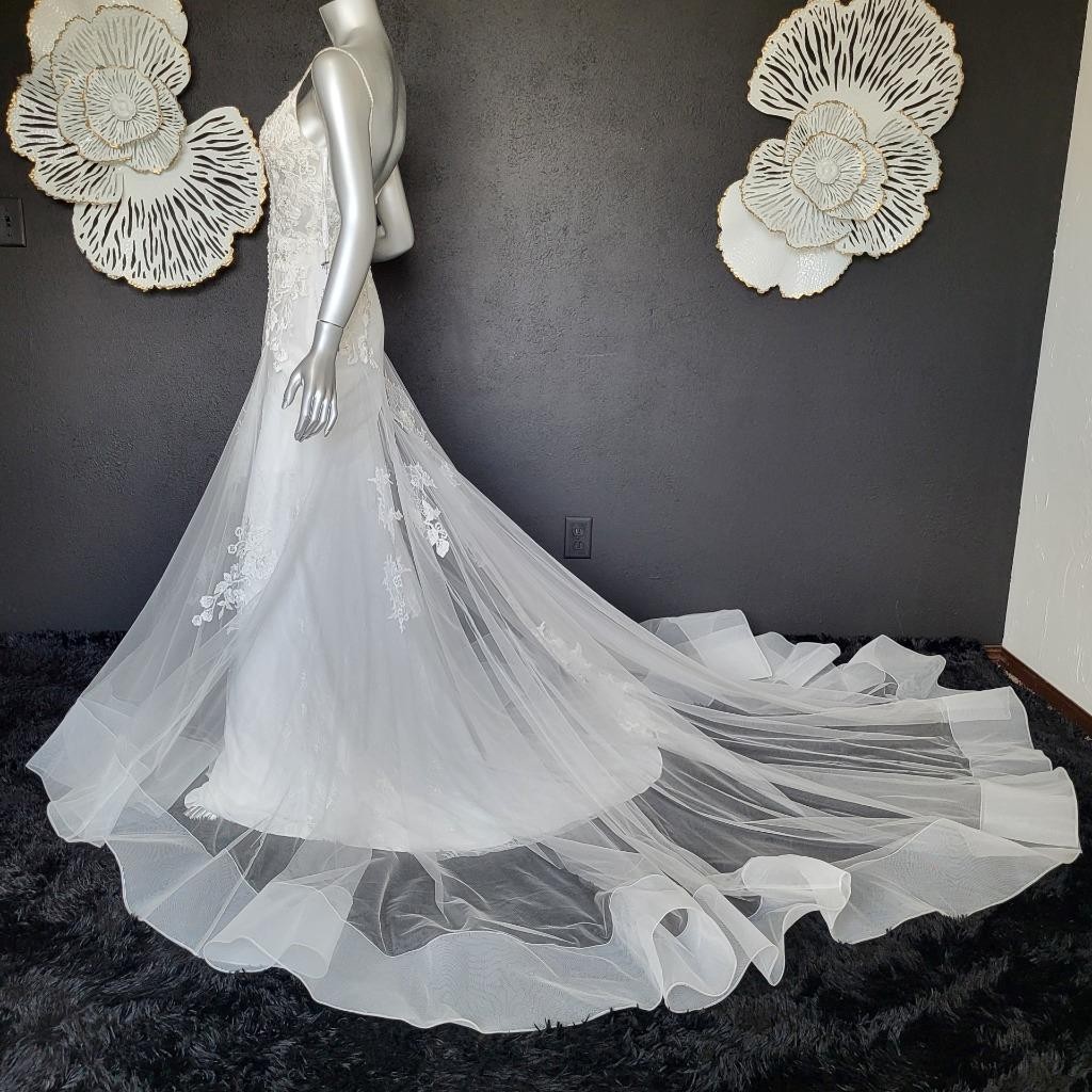 NWT~$1699~JOVANI~2/4~IVORY EMBELLISHED LACE FIT & FLARE WEDDING DRESS GOWN