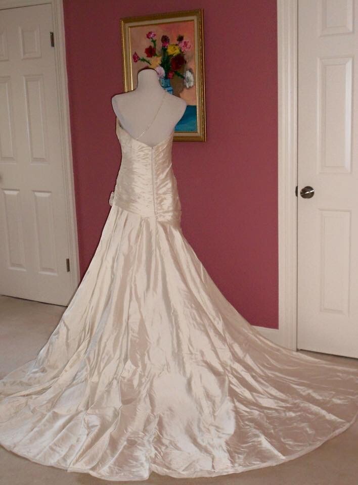 Pre-Loved Martina Liana Designer #241 Ivory Dupioni Silk size 10 No Alterations