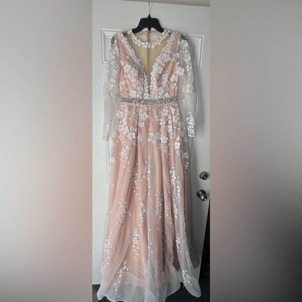 New NWT ASHLEY LAUREN COLLECTION 1396 white/nude bridal wedding DRESS size 4