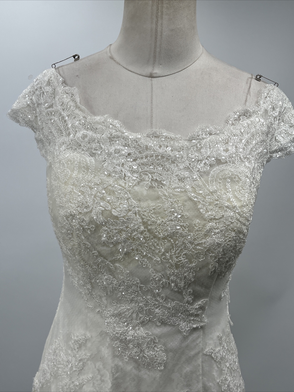 Oleg Cassini Off Shoulder Lace White Wedding Dress Petite Size 6P Style ~7CWG533