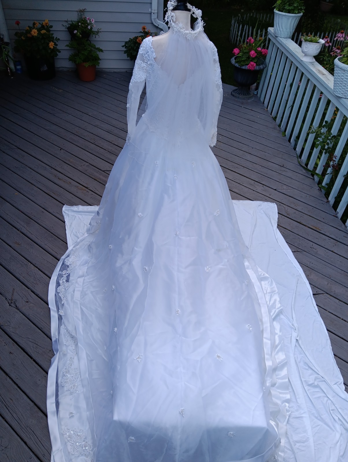 Mori Lee Women’s Mon Cheri wedding dress beaded bodice with a Sweetheart Size 16