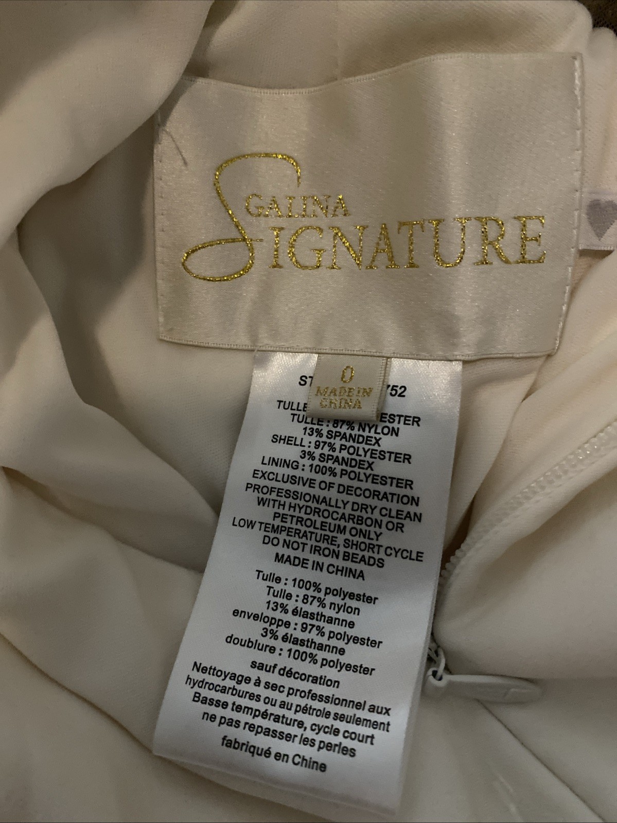 NWT $1,058 David’s bridal Beaded Back V Neck Ivory Sheath Wedding Dress 0