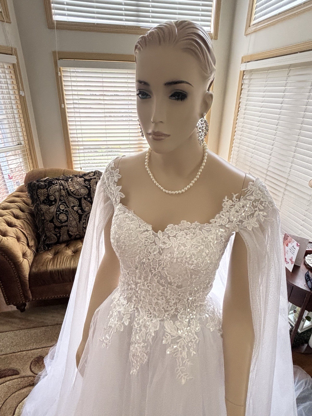 Unbranded Wedding Gown Size 12-16 White Wedding Gown With Cape Sleeves.