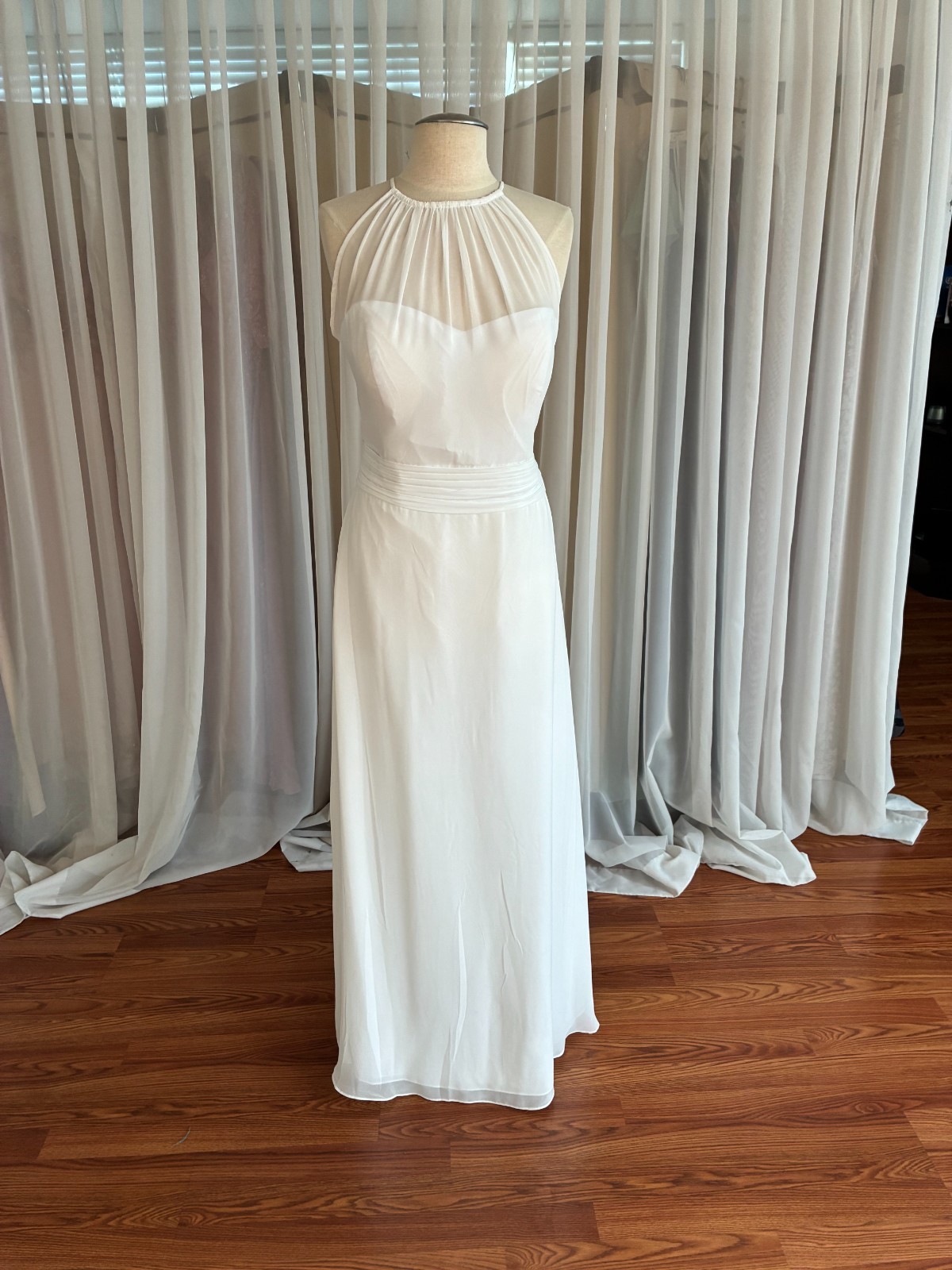 wedding dress simple, chiffon material, fully lined excellent tailored