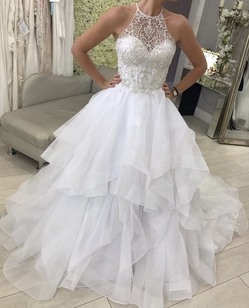Exquisite Wedding Dresses Ruffles Sleeveless Lace Halter Neck Bridal Gowns