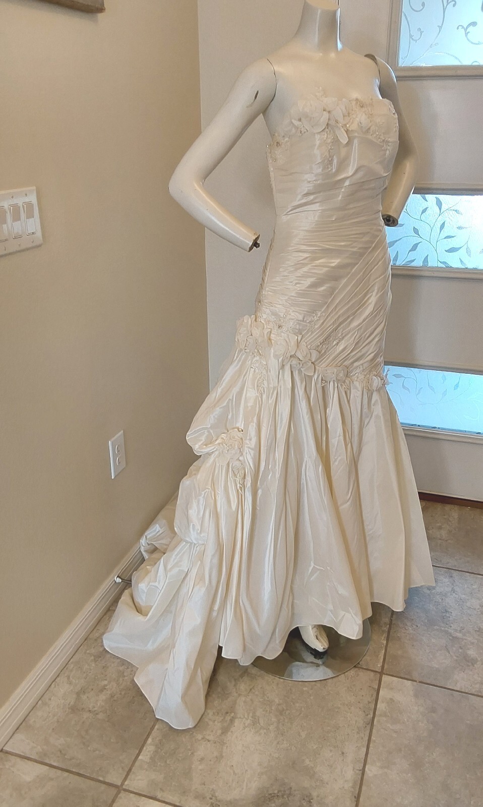 COSMOBELLA MILANO IVORY STRAPLESS WEDDING GOWN SIZE 10