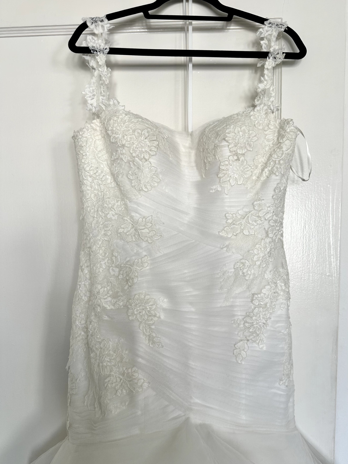 La Sposa Eliana Wedding Gown, Size 12, white, sample, Never Worn, No alterations