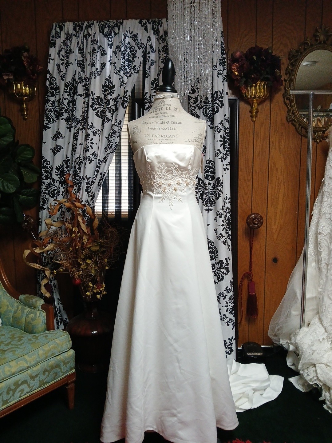Mori Lee Ivory Wedding Dress With Floral Embroidery Size 6