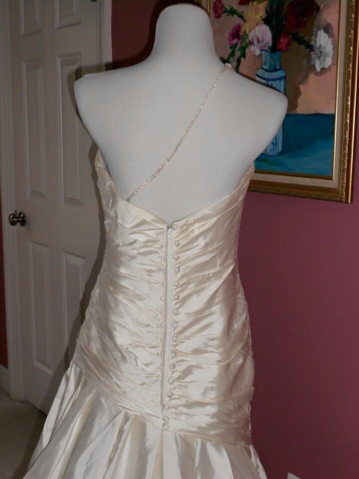 Pre-Loved Martina Liana Designer #241 Ivory Dupioni Silk size 10 No Alterations
