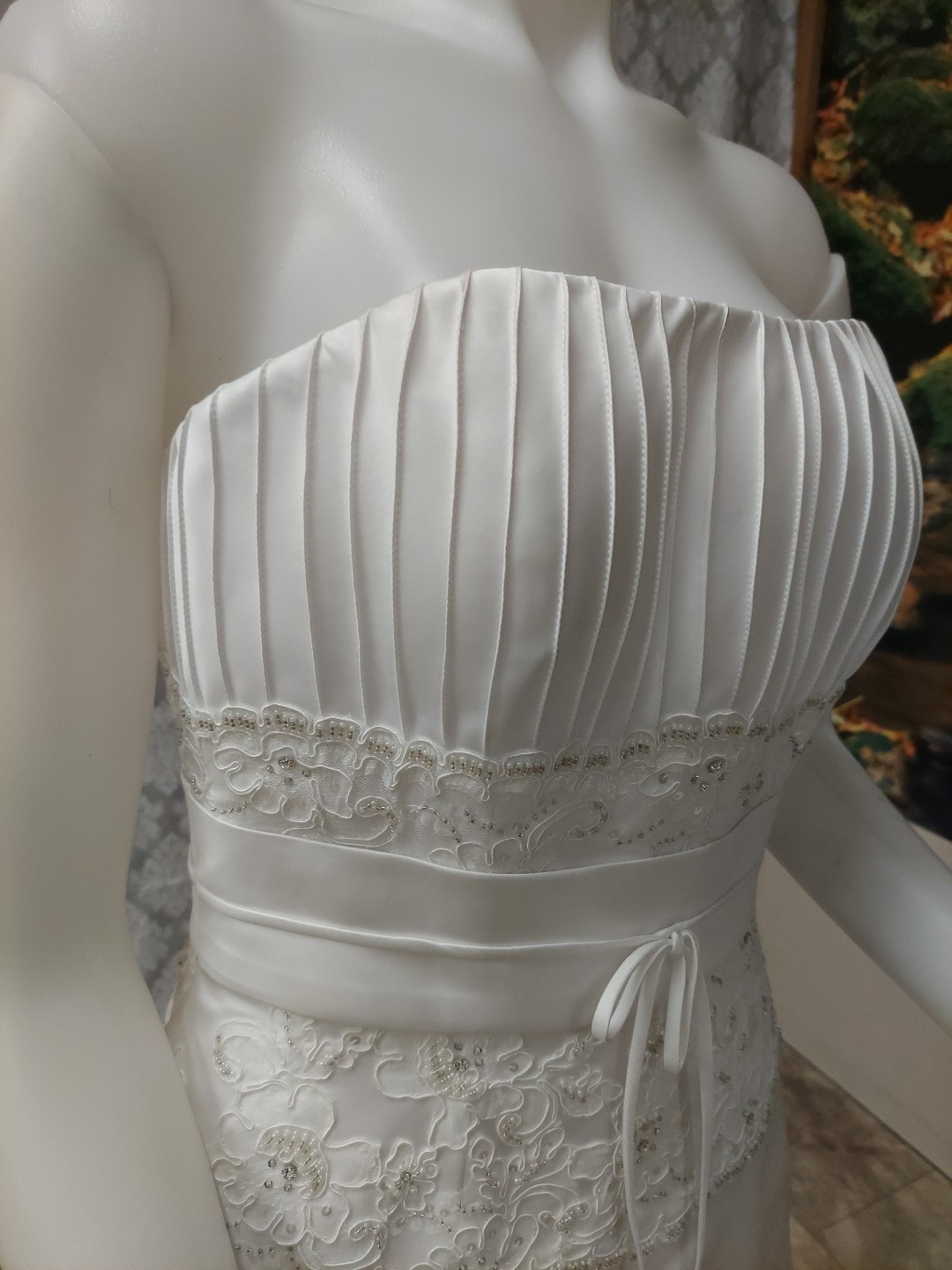 EdenBridal White Pleated Empire /lace/sash Satinlook Train Size 8 wedding dress