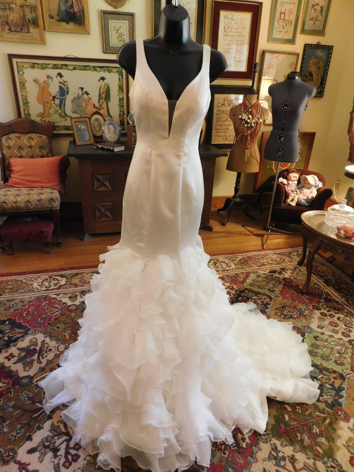 NEW WHITE FITTED W/RUFFLY SKIRT & TRAIN ‘BEDAZZLED” WEDDING GOWN S 2