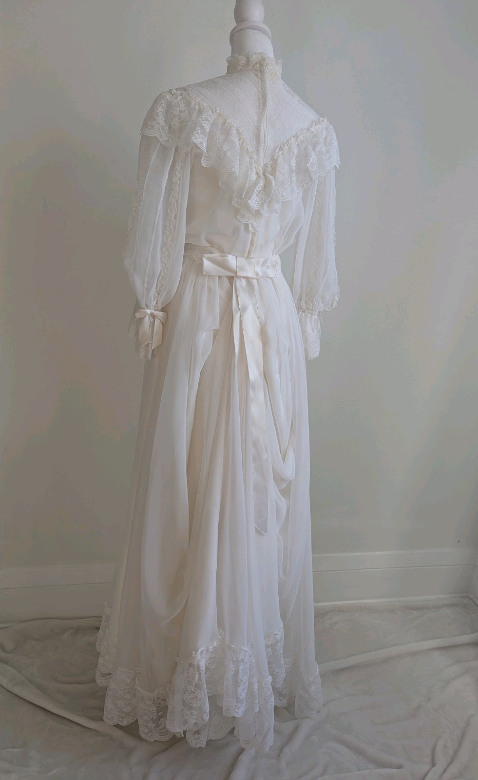 VTG Ethereal 1970s Ruffle Lace High Neck White Prairie Dress / Wedding Gown 4
