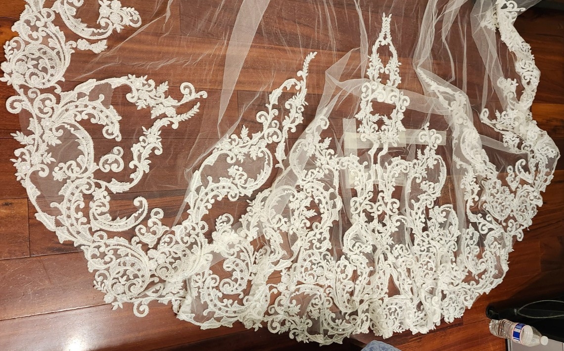 MARTINA LIANA Ivory Lace Beaded Wedding Dress Silk Lined Bridal Gown+2 Veils
