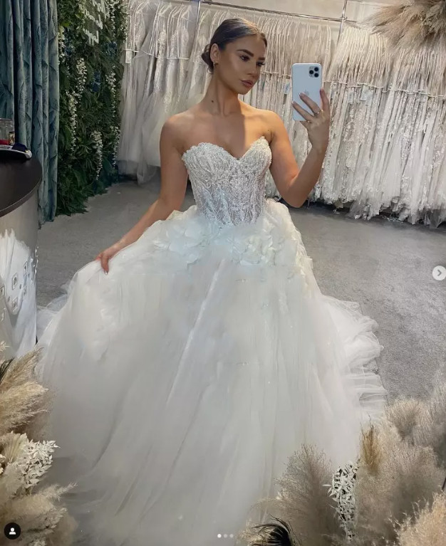 Sexy Sweetheart Wedding Dresses 3D Floral Glitter Sweep Train Lace Bridal Gowns
