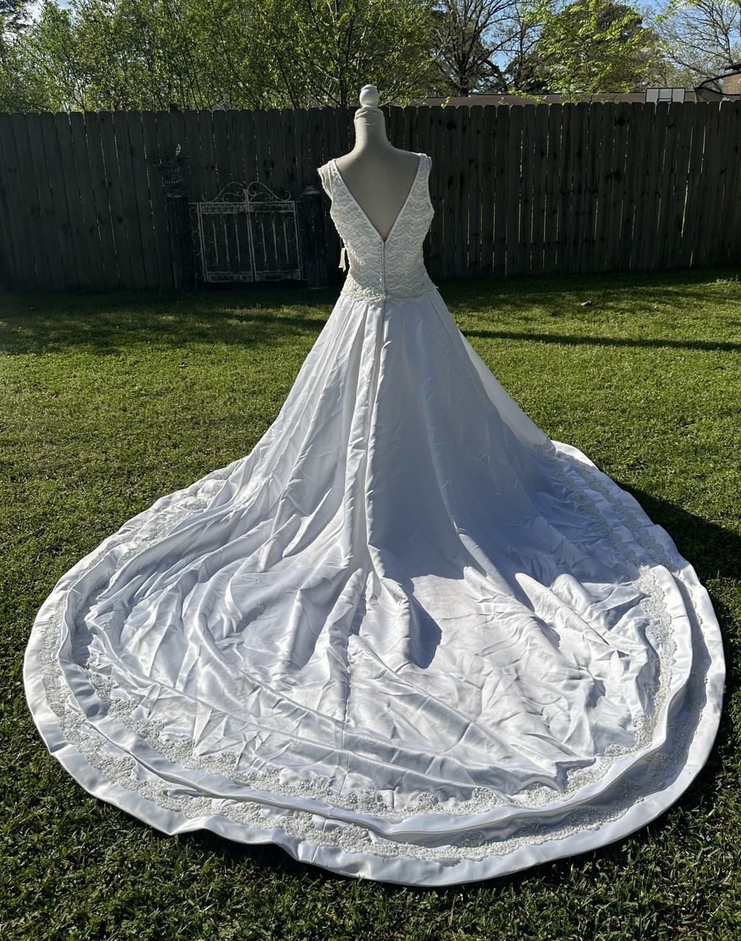 Mori Lee Wedding Dress Women’s Size 12 NWT Long Train Sleeveless Floral Beading