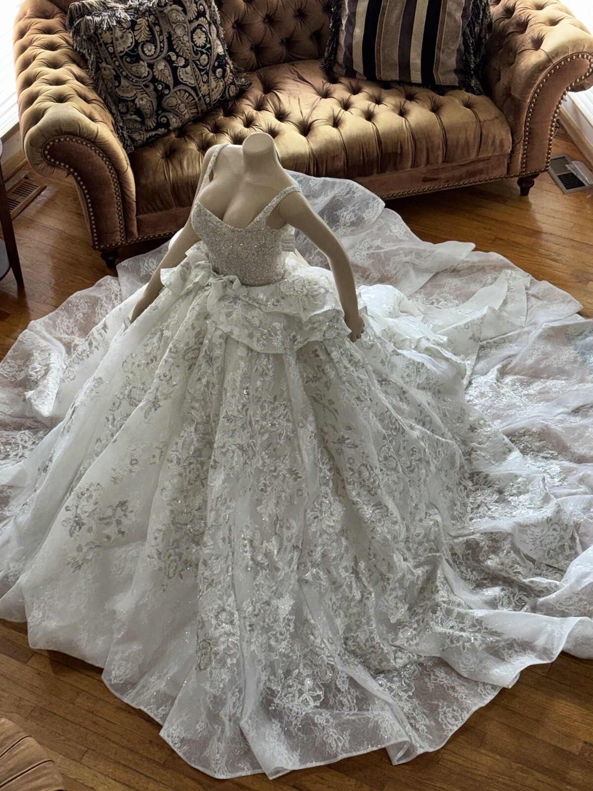 European Princess Wedding Gown. Size 8-12. Corset Tie. Beautiful Long Train