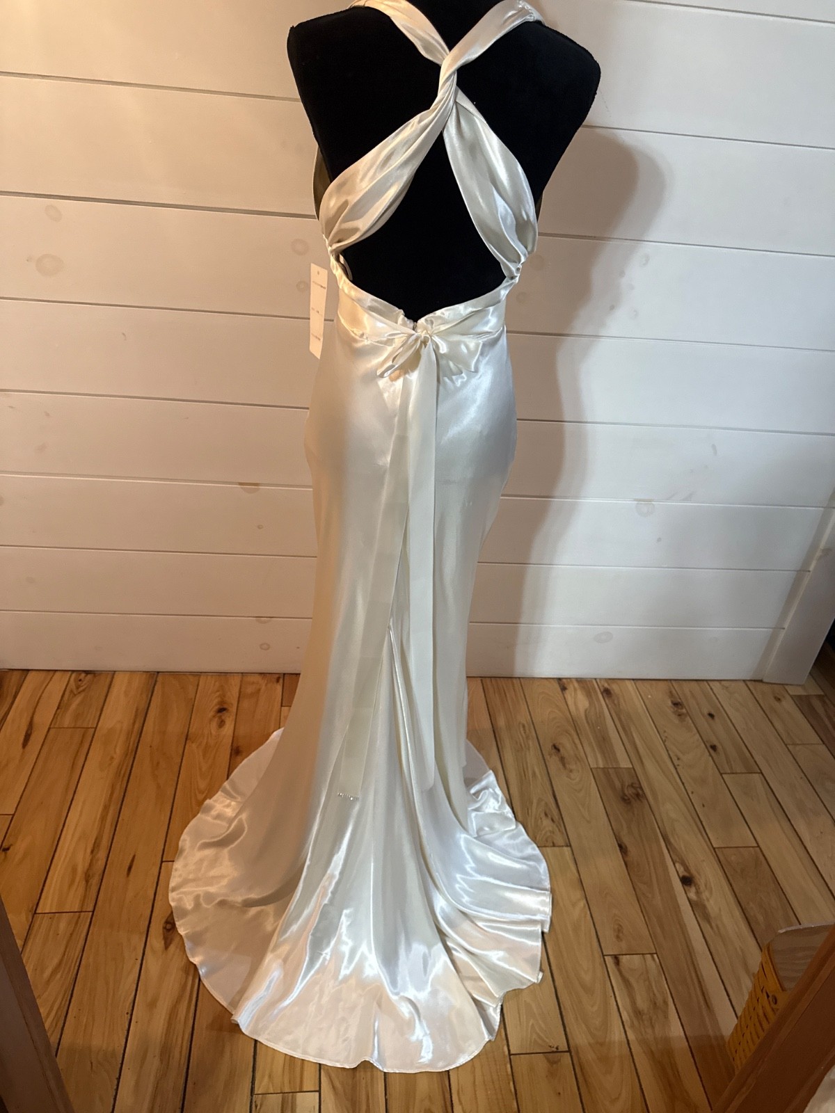 NWT Ivory Satin Halter Style Wedding Dress (perfect for a beach wedding )