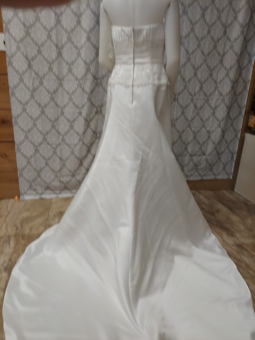 EdenBridal White Pleated Empire /lace/sash Satinlook Train Size 8 wedding dress