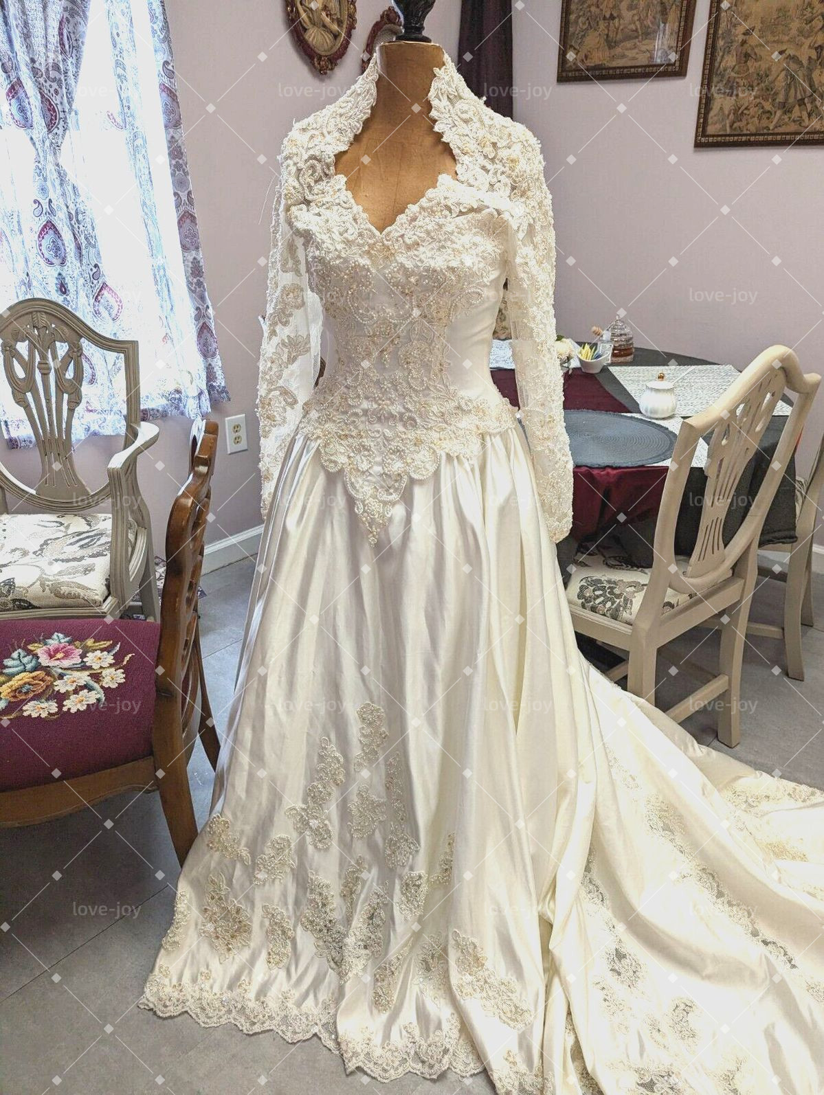 Stain Wedding Dress High Neck Long Sleeve Lace Applique Sweep Train Bridal Gowns