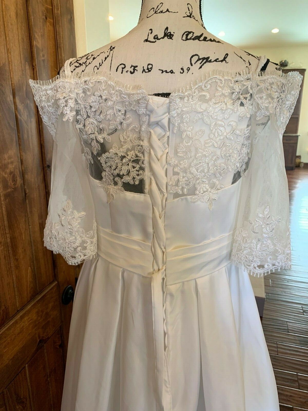 A-line, Off White, Off-the-shoulder, Satin Floor-length Lace Wedding Dress *NEW*