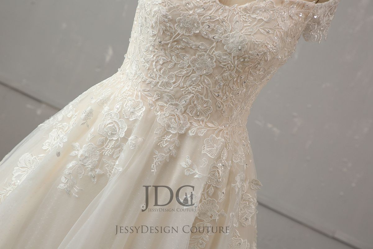 Top quality strappy wedding dress wedding dress 32-60 beads to measure ivory buttons