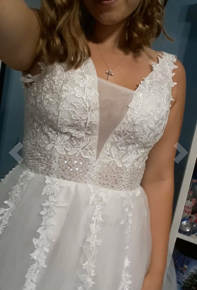 White Ivory Lace Appliqué V-Neck Wedding Dress Size 2-26