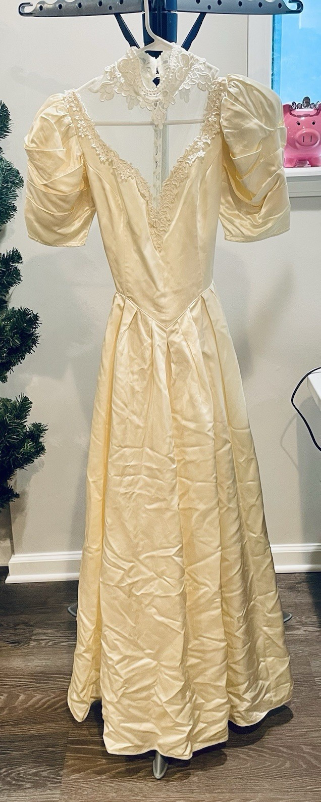 Stunning Jessica McClintock Silk Lace Wedding Dress Pearl Closure High Neck